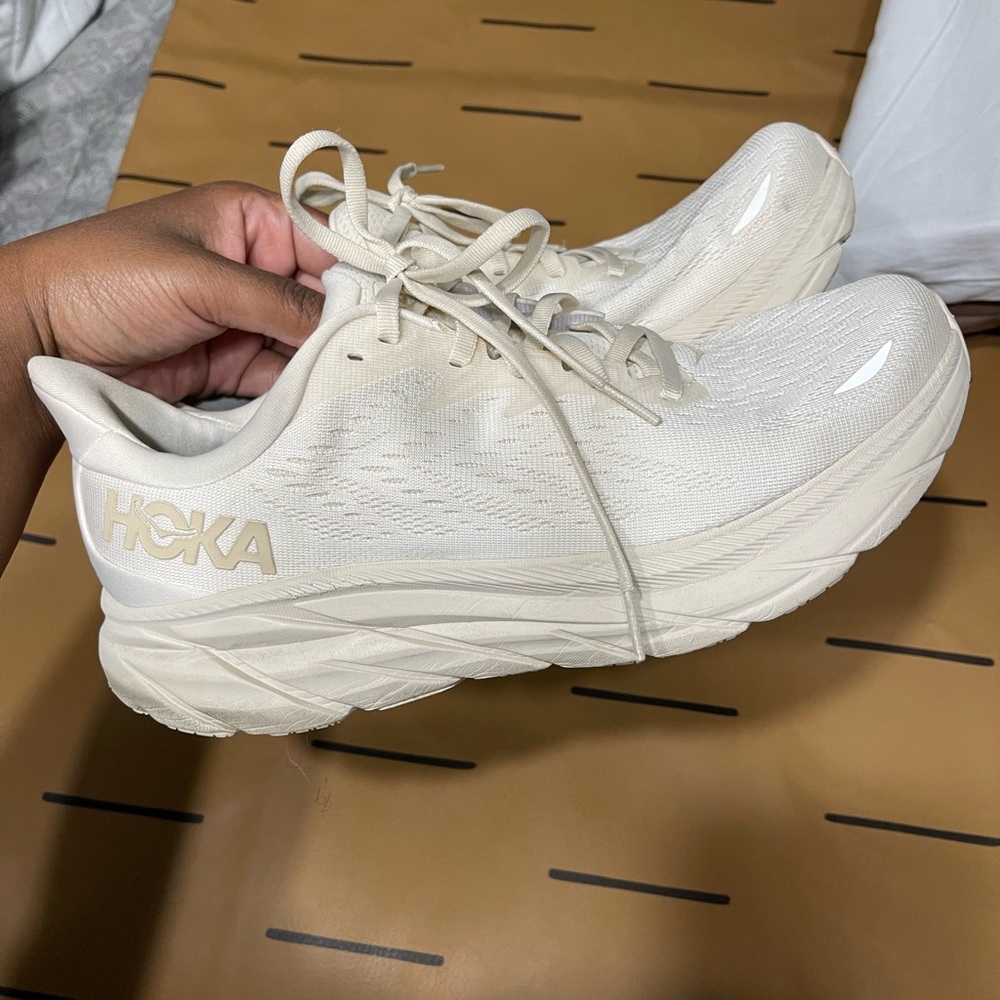 Hoka Clifton 8
